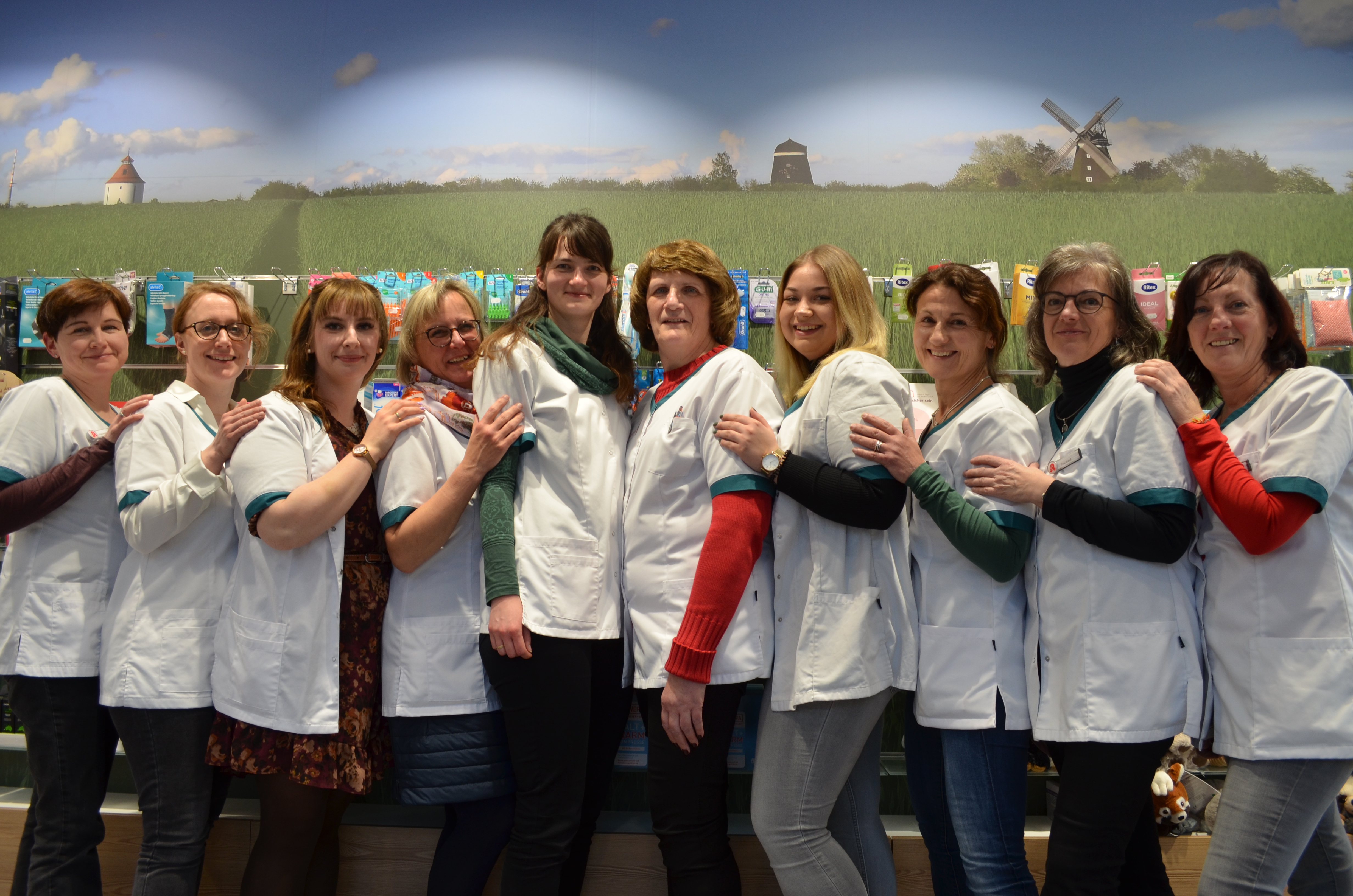 Das Team der Mühlenstadt-Apotheke heißt die Besucher willkommen